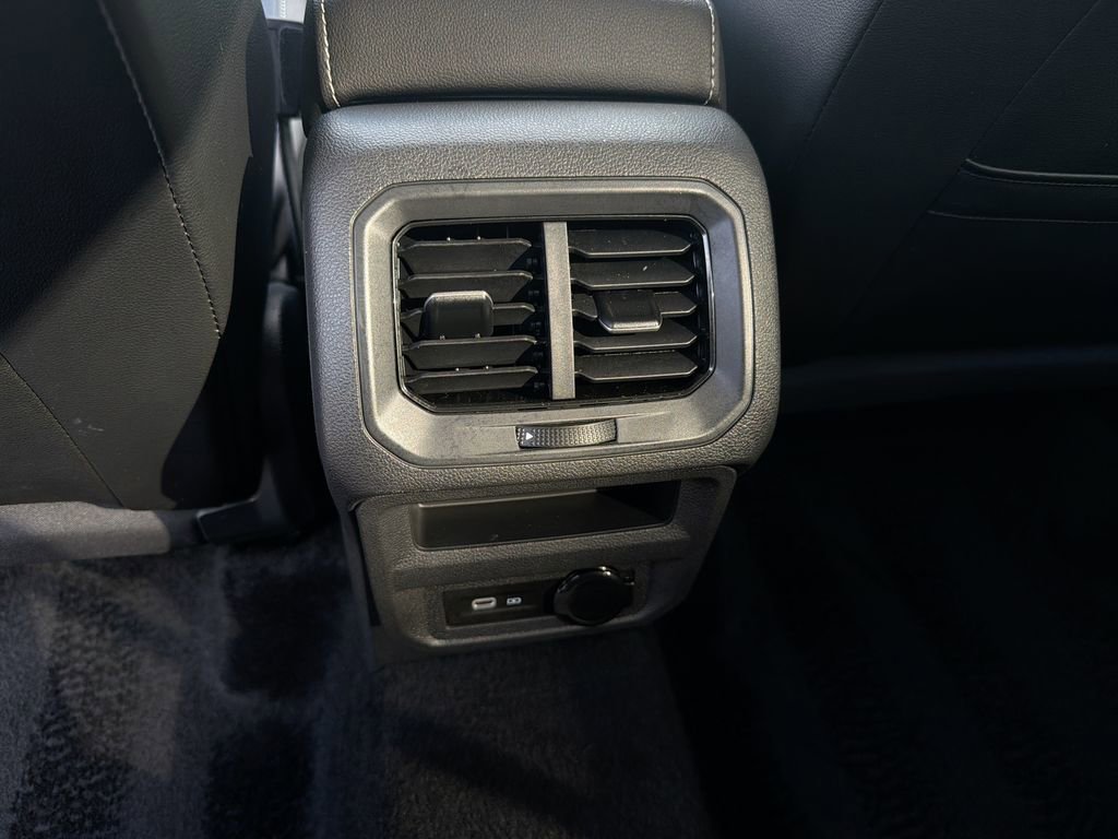 Used 2024 Volkswagen Tiguan SE AWD/4WD image 21