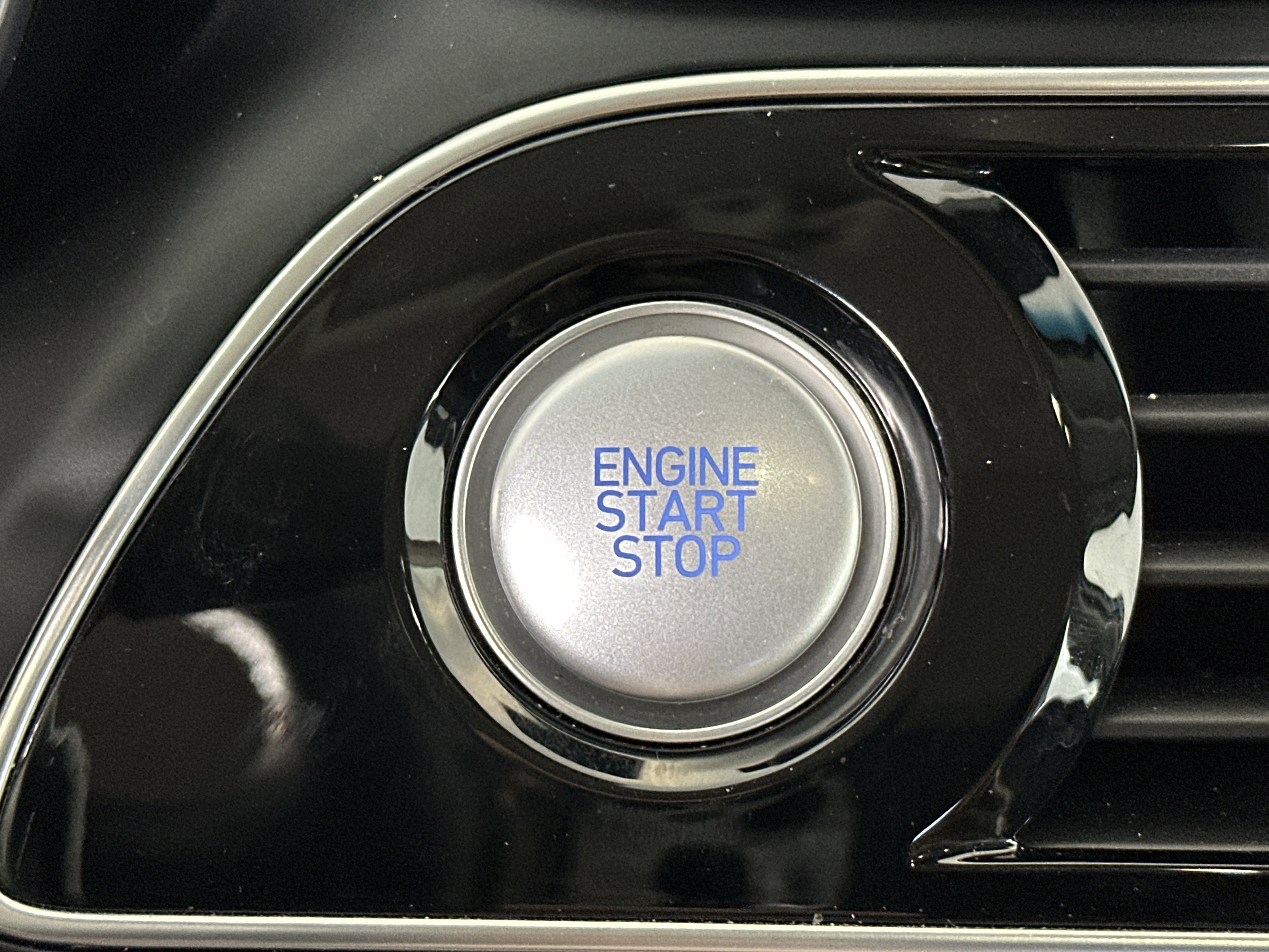 Used 2022 Genesis G70 2.0T w/ Prestige Package image 31