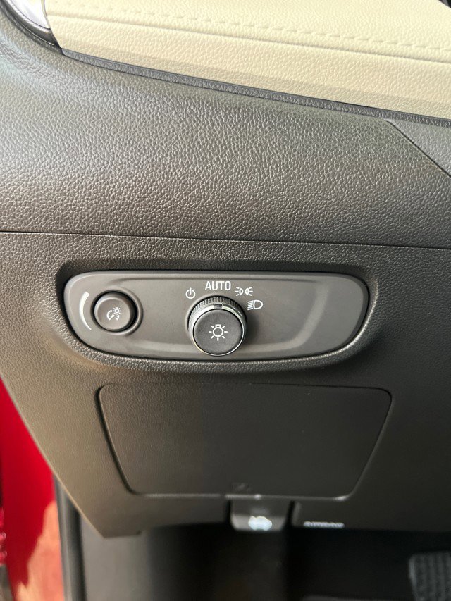 Used 2024 Buick Encore GX Avenir w/ Avenir Convenience Package image 29