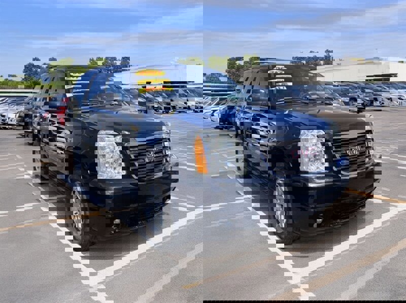 Used 2007 GMC Yukon SLT w/ SLT Preferred Equipment Group image 1