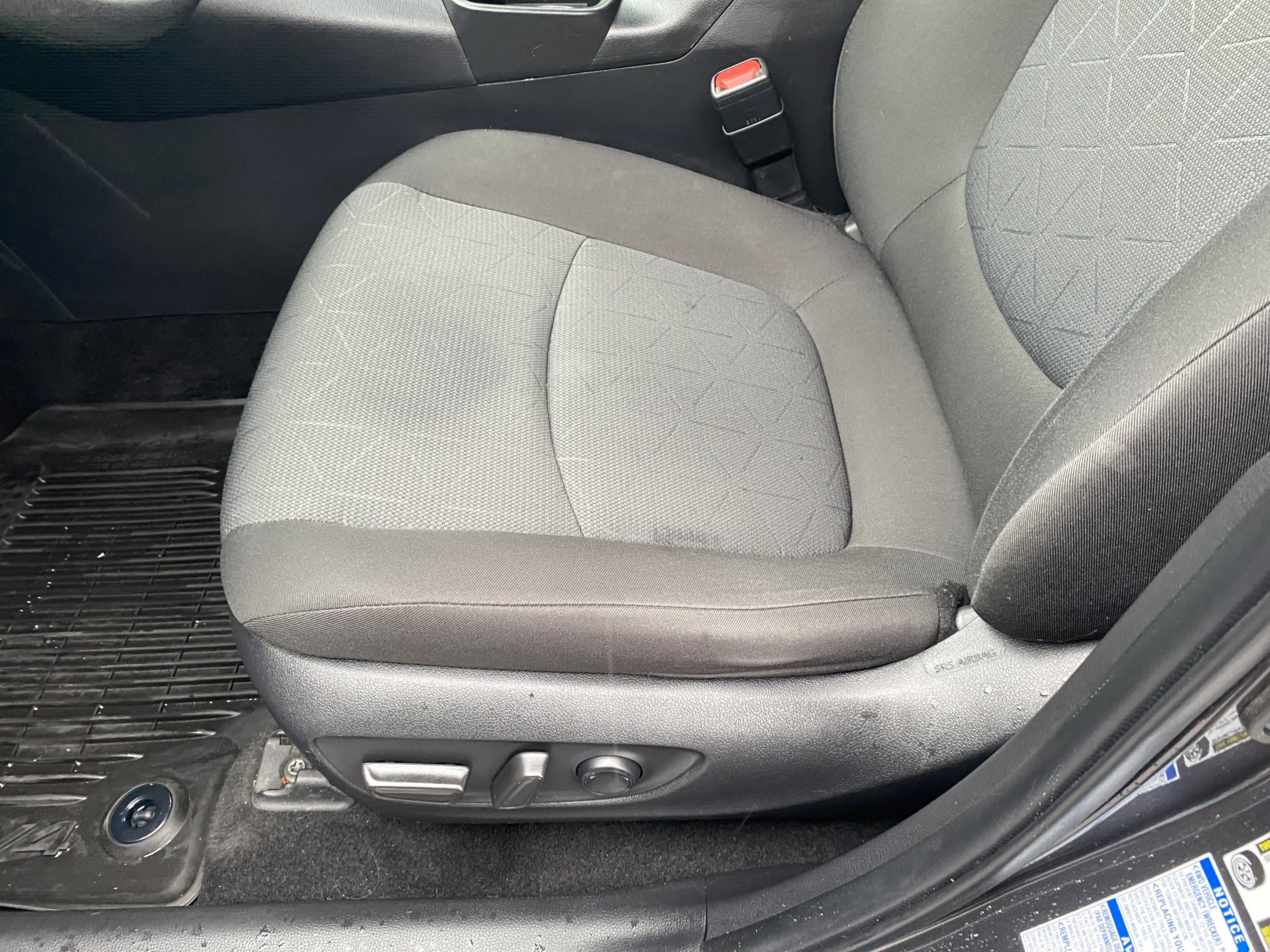 Used 2022 Toyota RAV4 XLE image 15