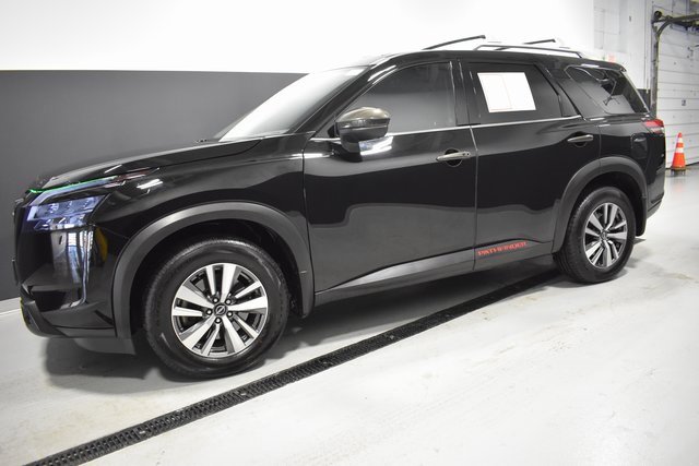 Used 2022 Nissan Pathfinder SL w/ Lighting Package (N92) image 2