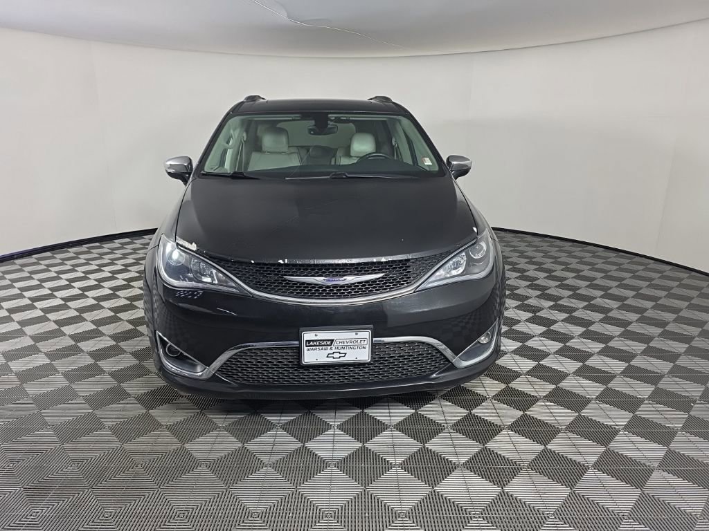 Used 2017 Chrysler Pacifica Limited image 8