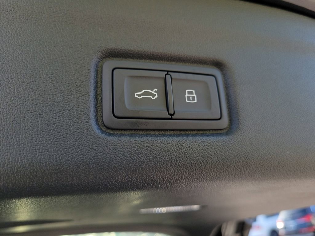 New 2025 Audi Q6 e-tron Premium image 31