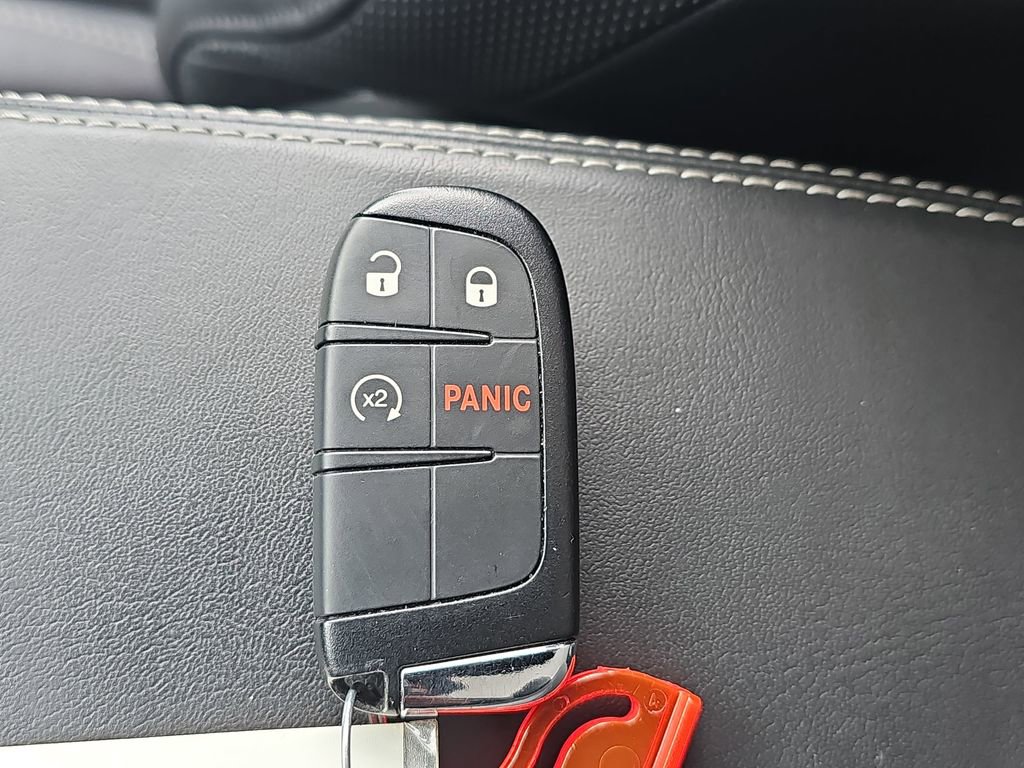 Used 2023 Jeep Renegade Limited image 32