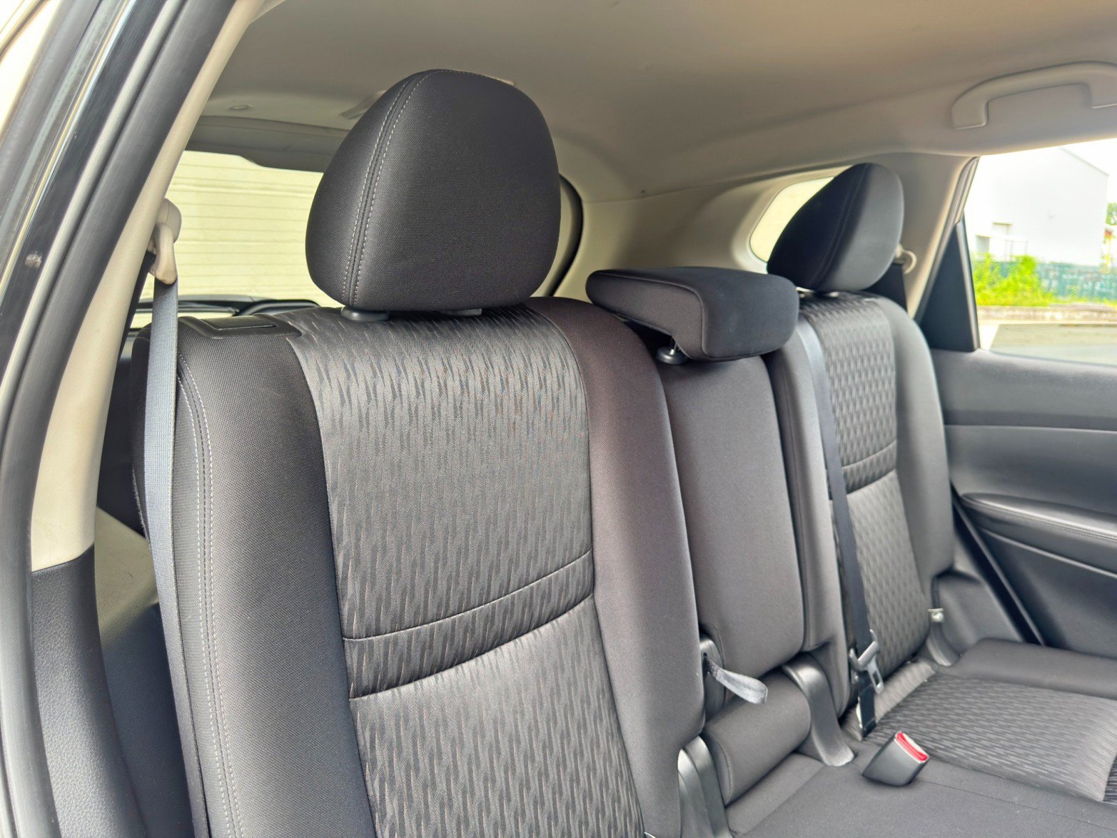 Used 2019 Nissan Rogue SV w/ Premium Package FWD image 34