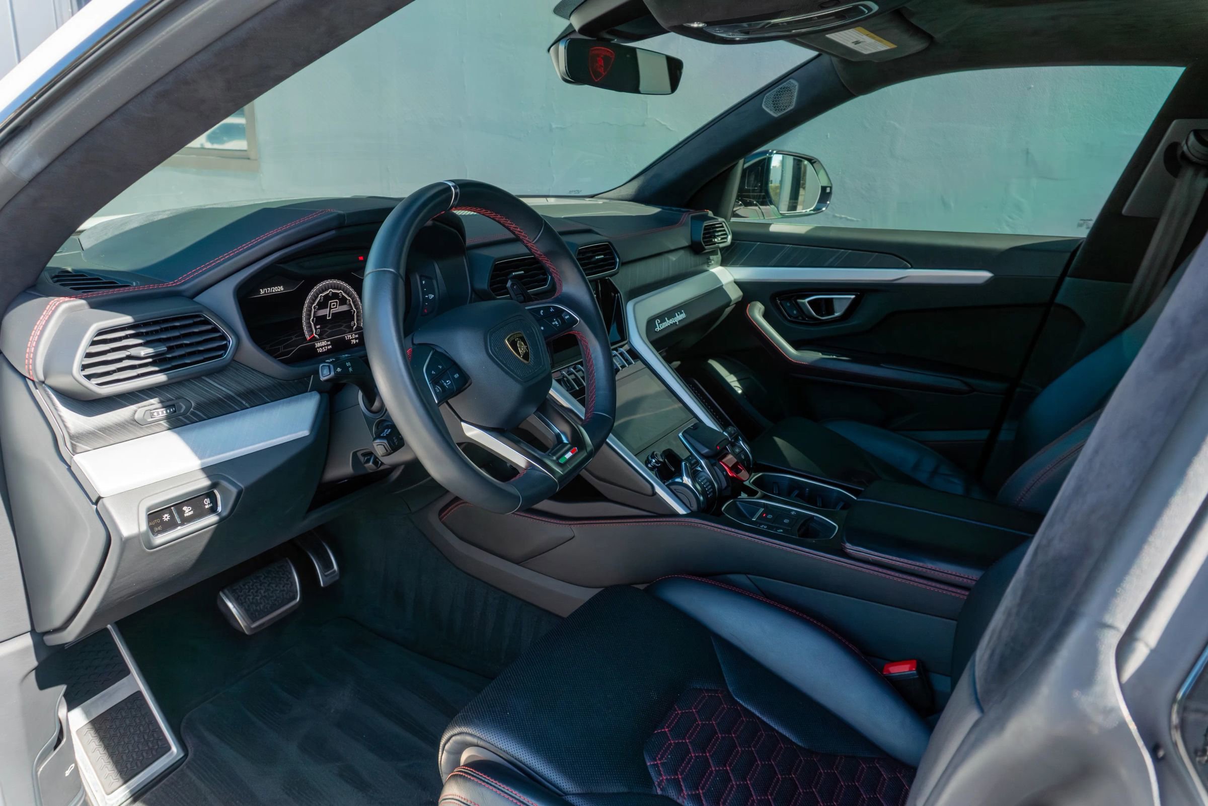 Used 2021 Lamborghini Urus image 10