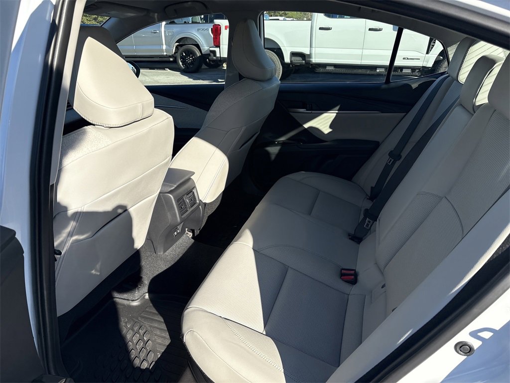 Used 2025 Toyota Camry XLE image 20
