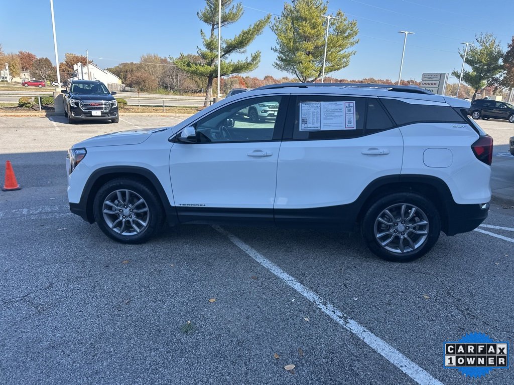 Used 2024 GMC Terrain SLT image 18