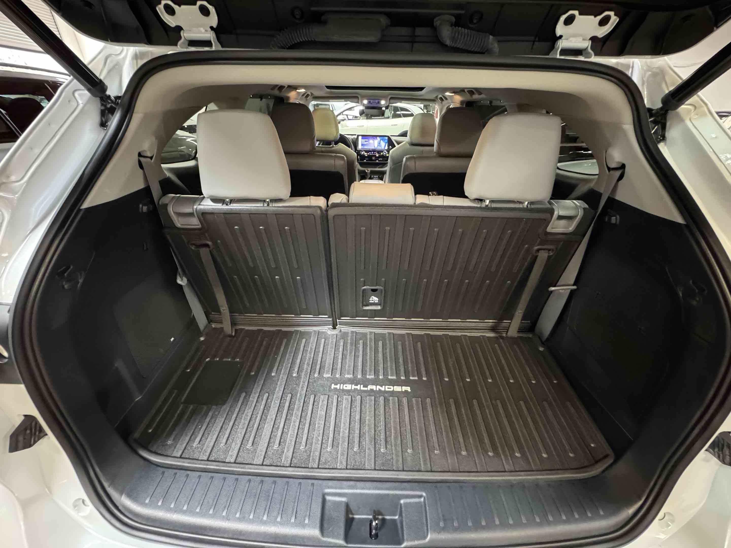Used 2023 Toyota Highlander Platinum image 76