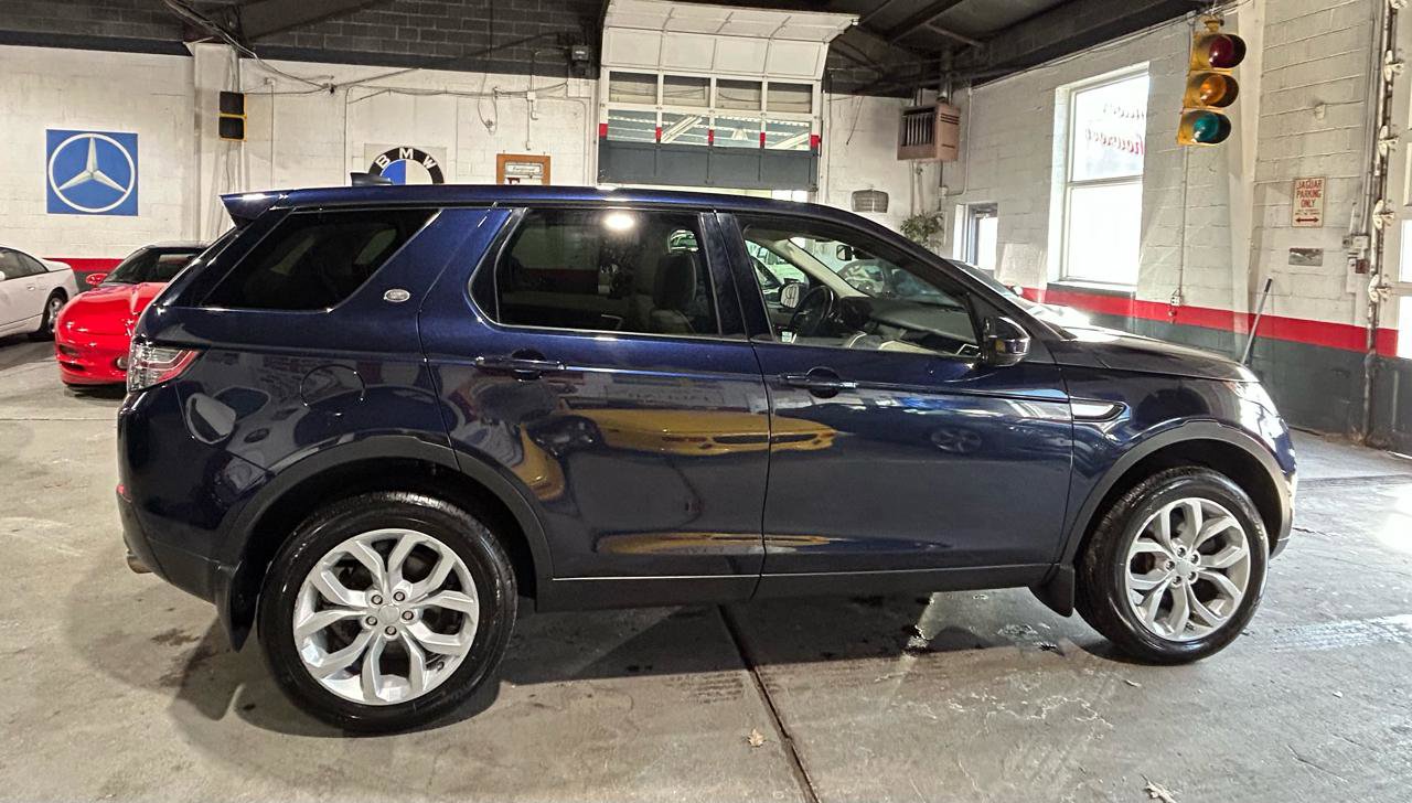 Used 2017 Land Rover Discovery Sport HSE image 6