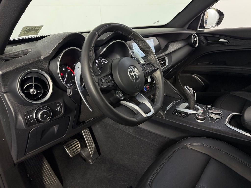 Used 2022 Alfa Romeo Stelvio Sprint image 21