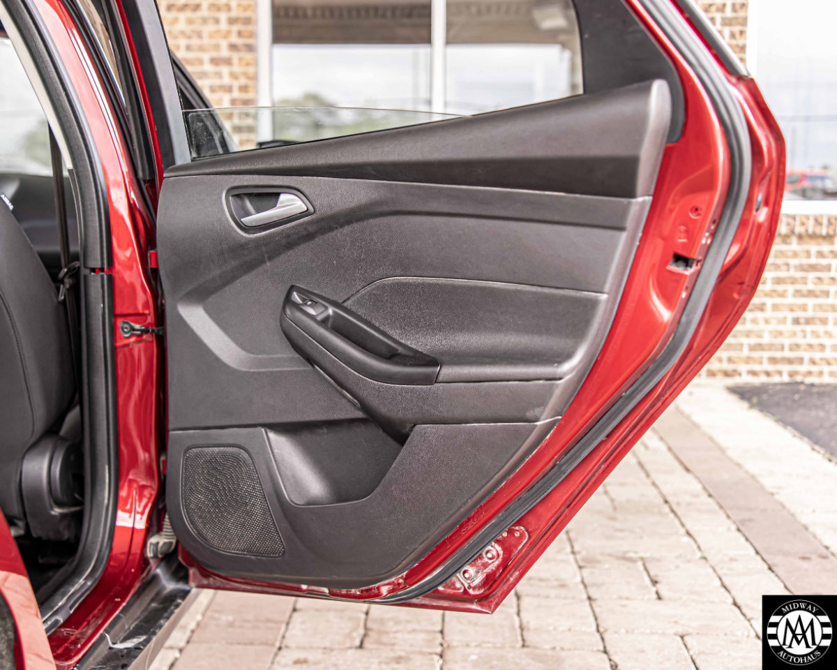 Used 2017 Ford Focus SE image 39