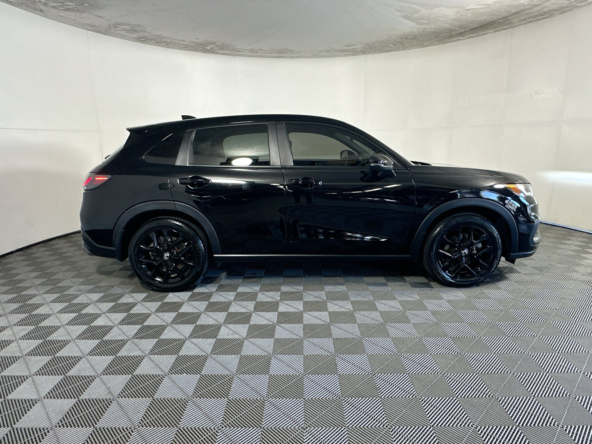 Used 2024 Honda HR-V Sport image 2