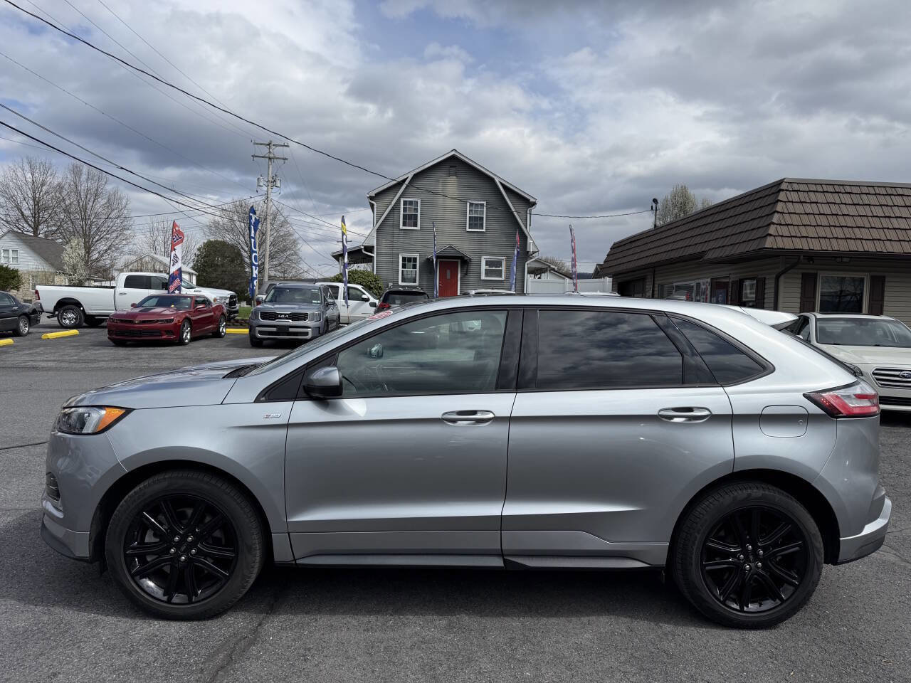Used 2023 Ford Edge ST-Line w/ Cargo Accessory Package image 3