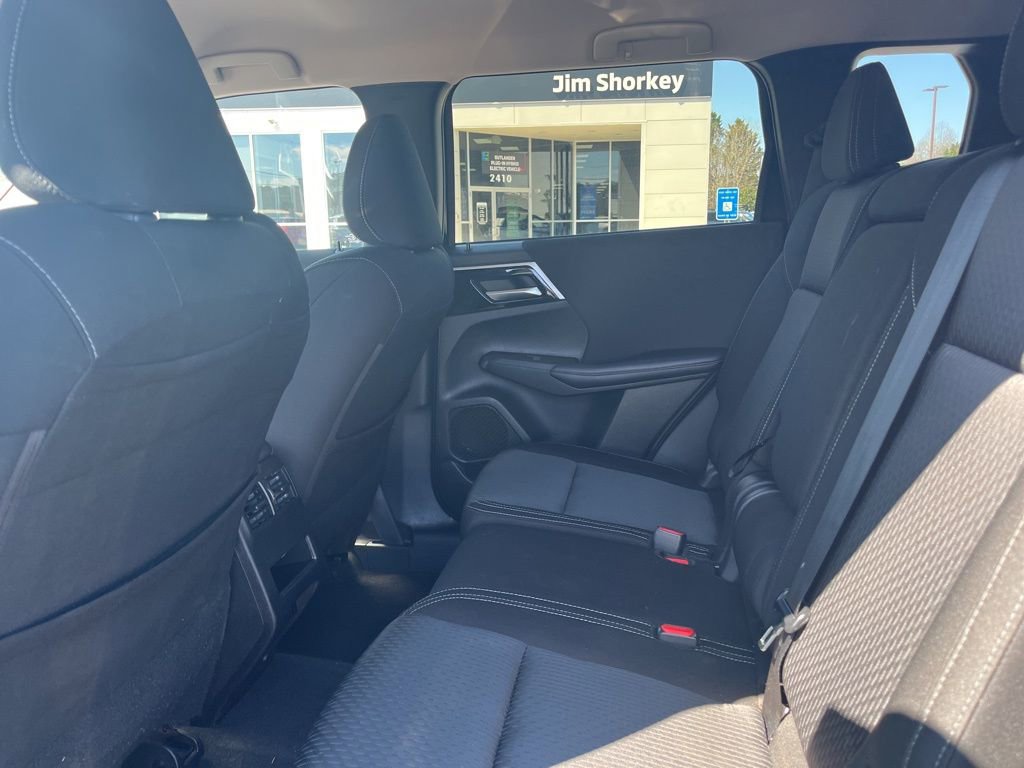 Used 2024 Mitsubishi Outlander ES image 18