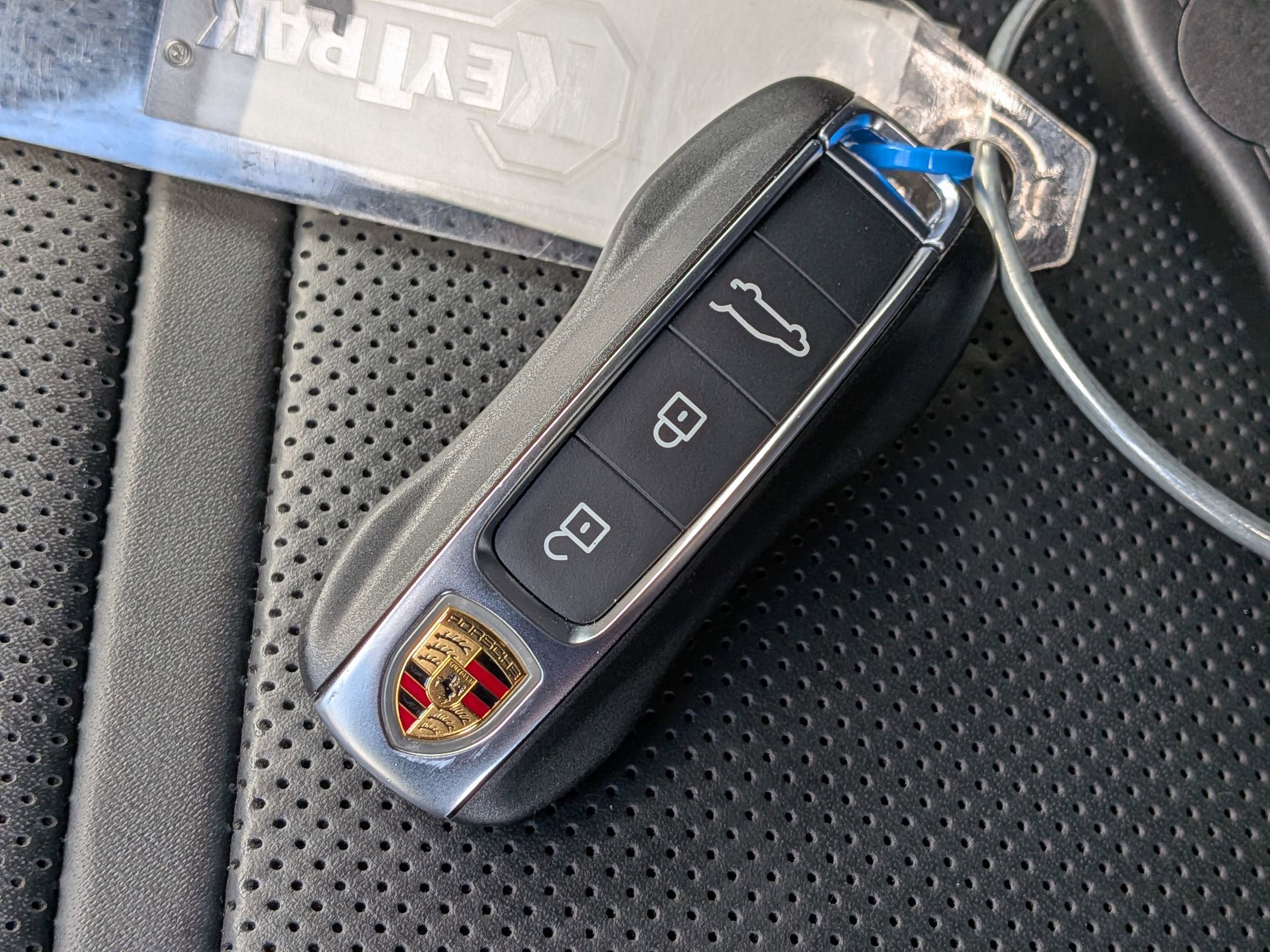 Used 2025 Porsche Cayenne GTS AWD/4WD image 41