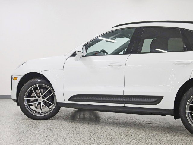 Used 2023 Porsche Macan image 11