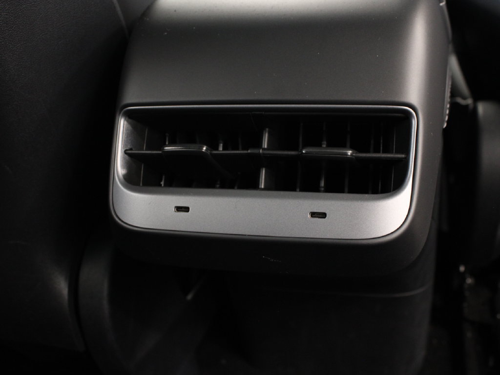 Used 2024 Tesla Model Y Long Range AWD/4WD image 28