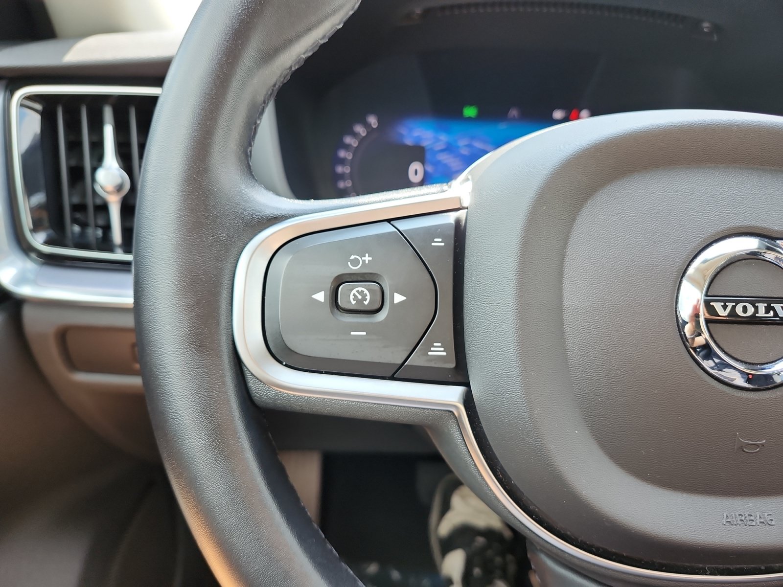 Used 2024 Volvo S60 B5 Core FWD image 26