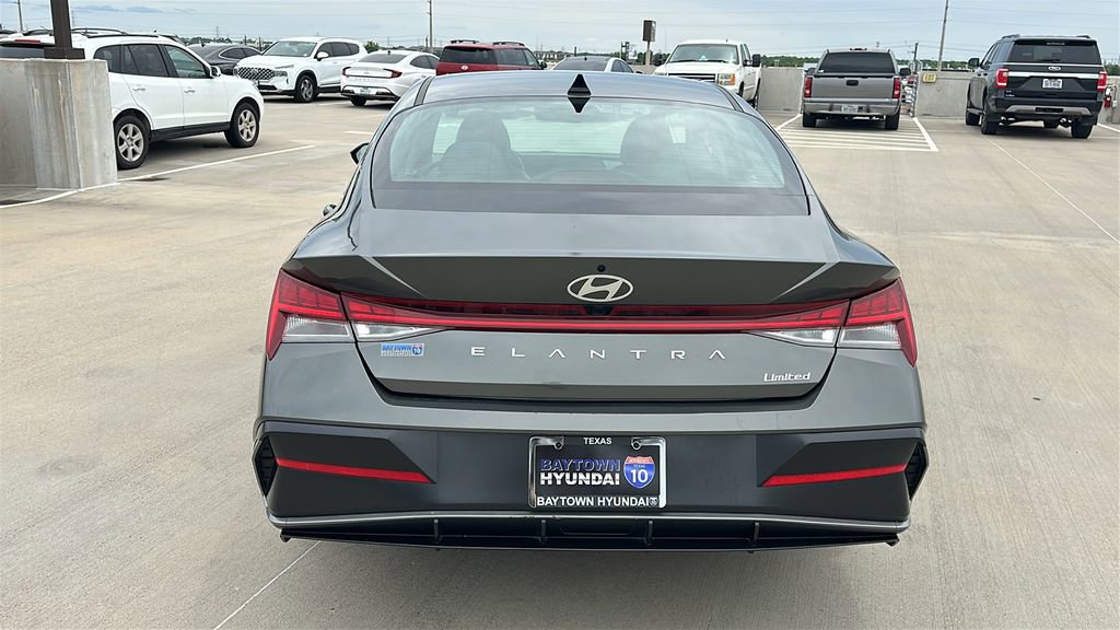 Used 2025 Hyundai Elantra Limited FWD image 12