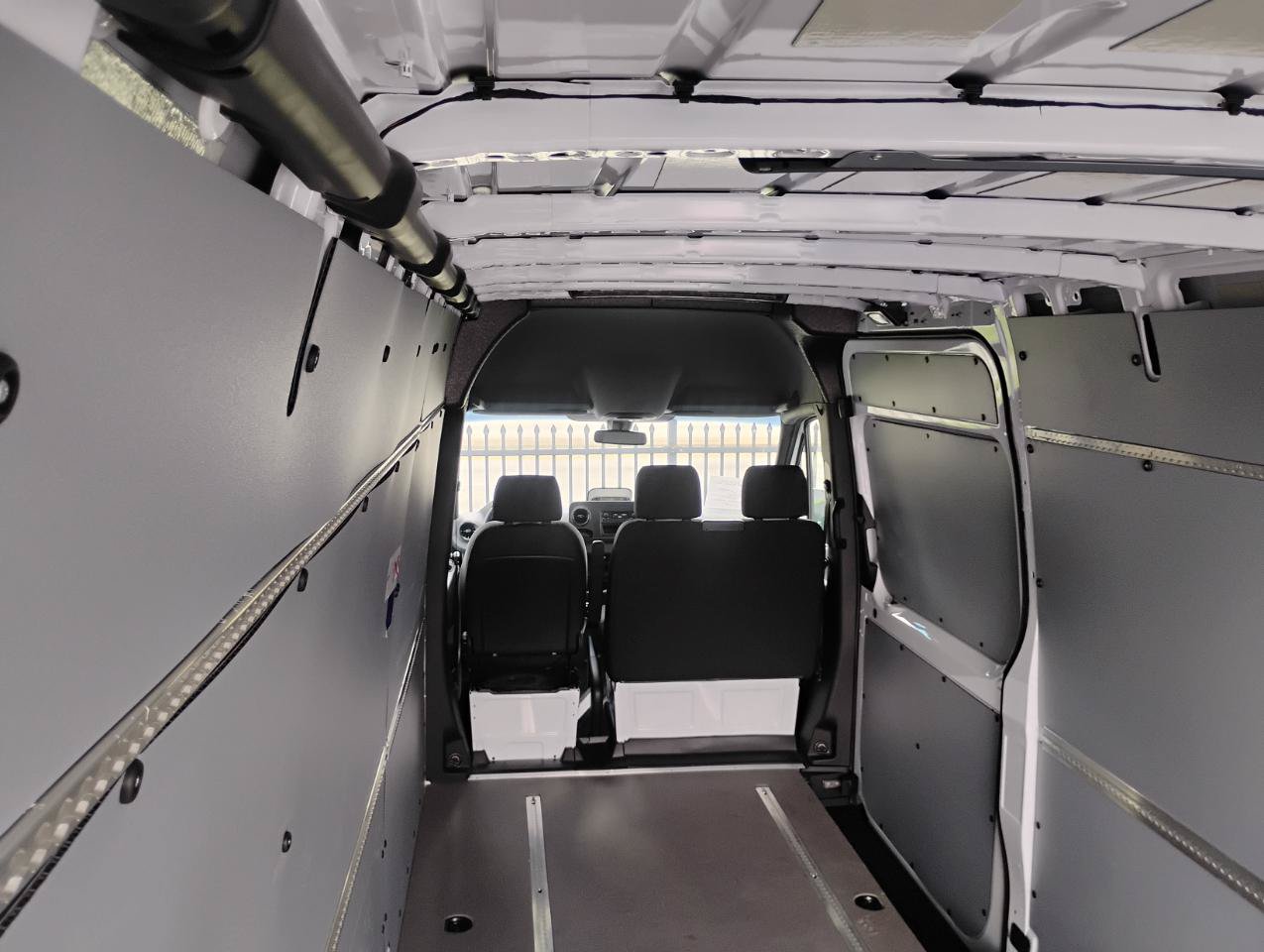 Used 2025 Mercedes-Benz Sprinter 2500 image 90