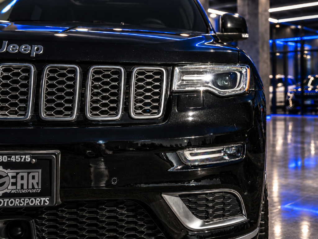 Used 2019 Jeep Grand Cherokee Summit AWD/4WD image 12