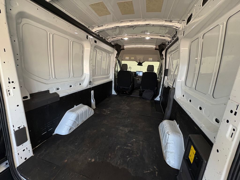 Used 2023 Ford E-Transit Medium Roof image 26