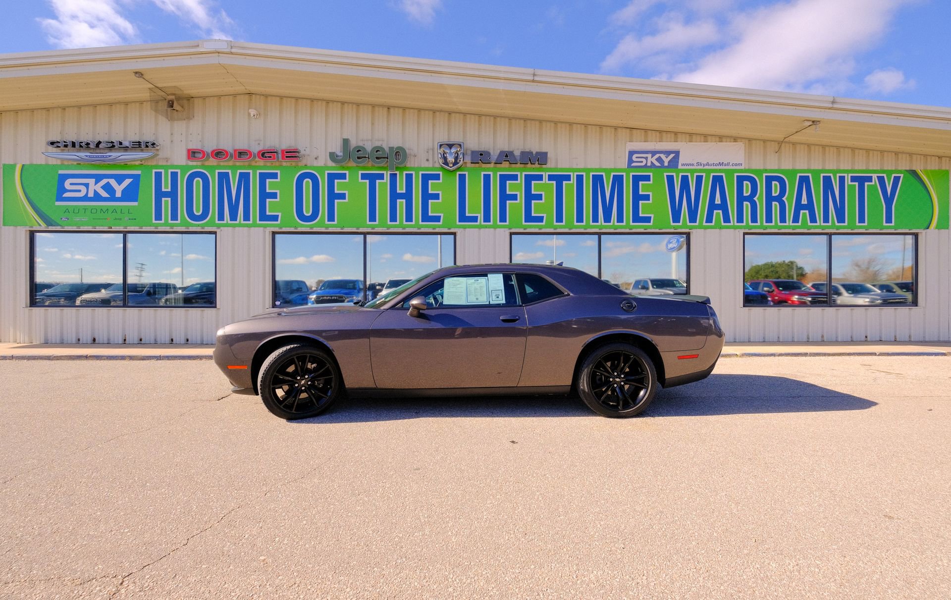 Used 2018 Dodge Challenger SXT Plus image 3