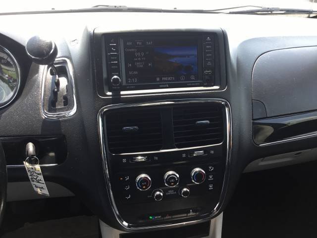 Used 2018 Dodge Grand Caravan SXT FWD image 17