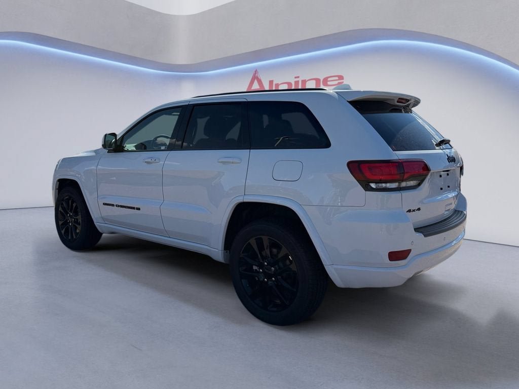 Used 2022 Jeep Grand Cherokee Laredo X AWD/4WD image 3