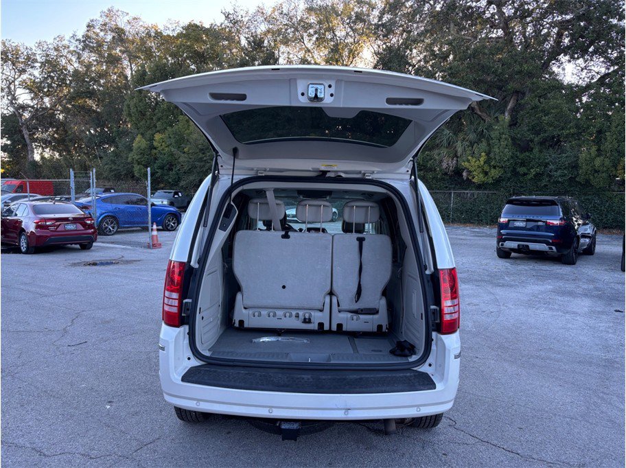 Used 2010 Chrysler Town & Country Limited image 36