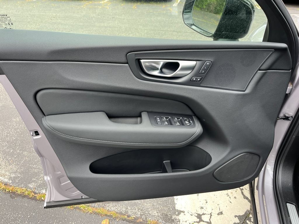 New 2026 Volvo XC60 B5 Plus w/ Protection Package Premier AWD/4WD image 9