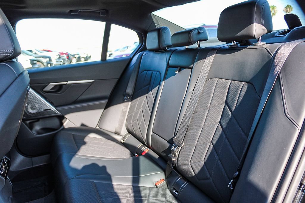 Used 2024 BMW i5 eDrive40i w/ M Sport Package RWD image 19