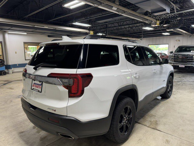 Used 2023 GMC Acadia AT4 w/ Technology Package AWD/4WD image 4