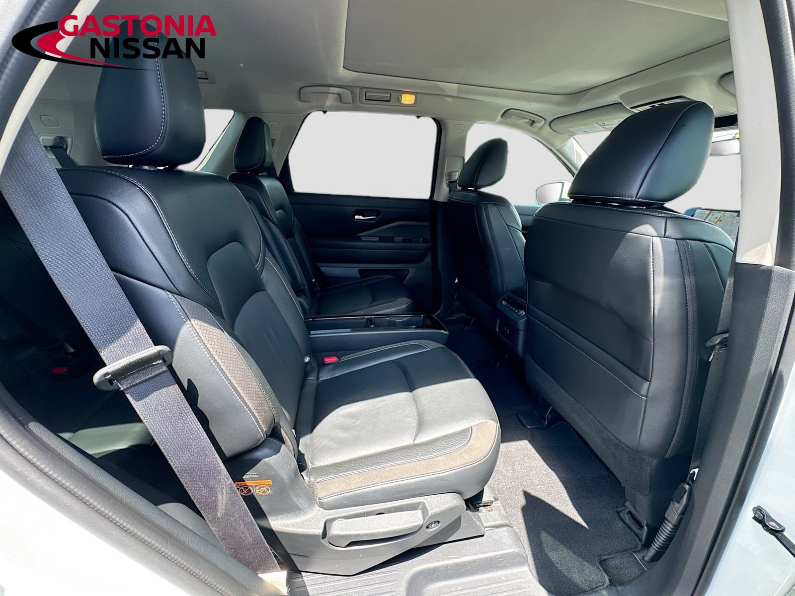 Used 2024 Nissan Pathfinder SL w/ SL Premium Package FWD image 38