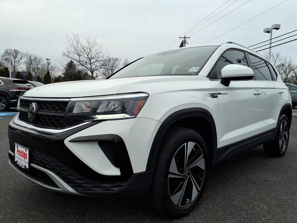 Certified 2023 Volkswagen Taos SE w/ Panoramic Sunroof Package image 3