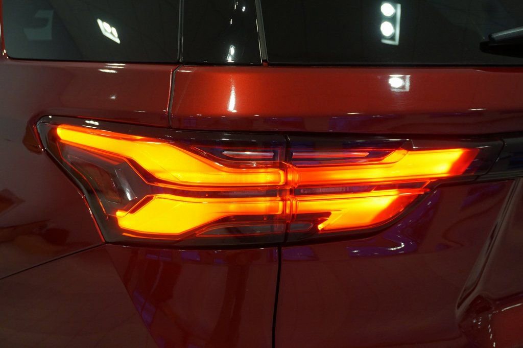 Certified 2023 Chevrolet Traverse LT w/ Rear Camera Mirror Package image 32