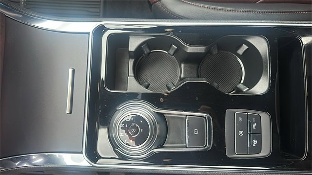 Used 2020 Ford Edge Titanium w/ Equipment Group 301A image 14