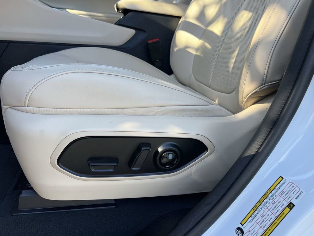 Used 2022 Jeep Grand Cherokee Limited w/ Luxury Tech Group II image 14