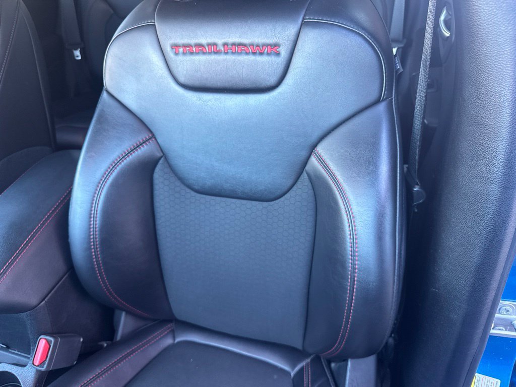 Used 2020 Jeep Cherokee Trailhawk w/ Cold Weather Group AWD/4WD image 32
