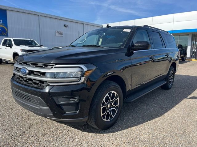 Used 2024 Ford Expedition Max XLT image 2