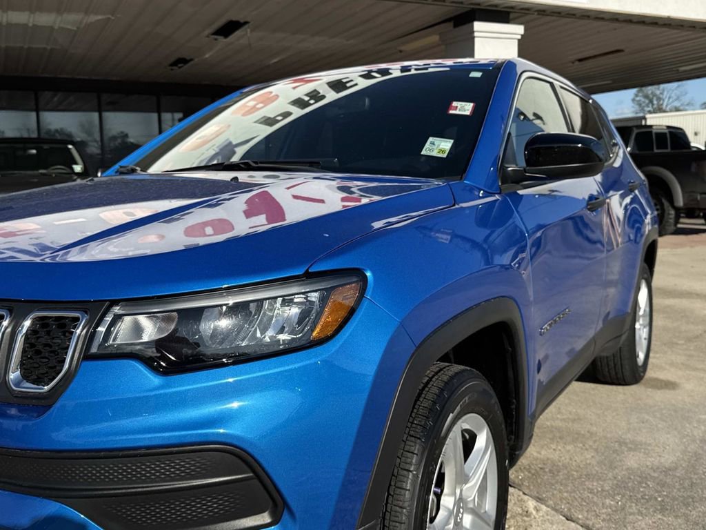 Used 2024 Jeep Compass Sport image 6