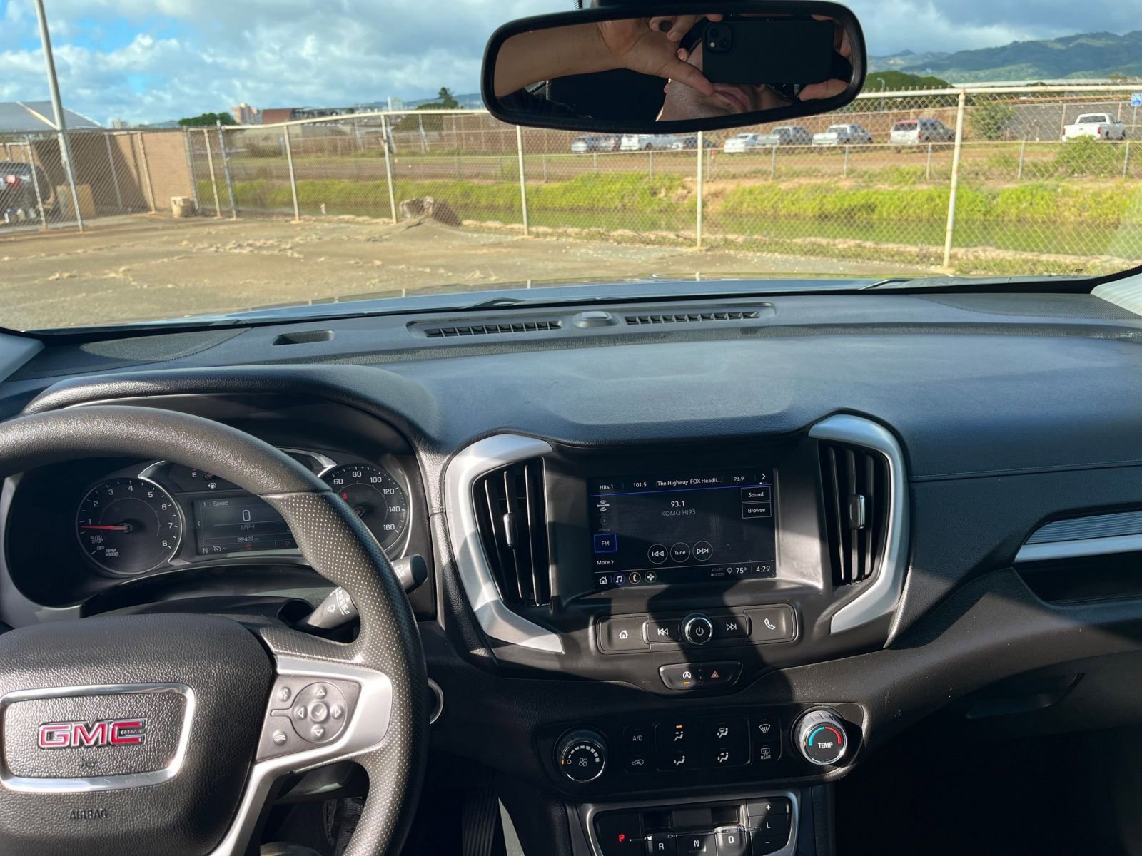 Used 2024 GMC Terrain SLE image 28