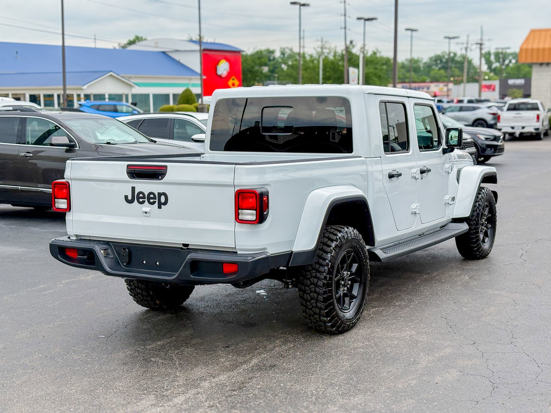 Used 2025 Jeep Gladiator Sport AWD/4WD image 19