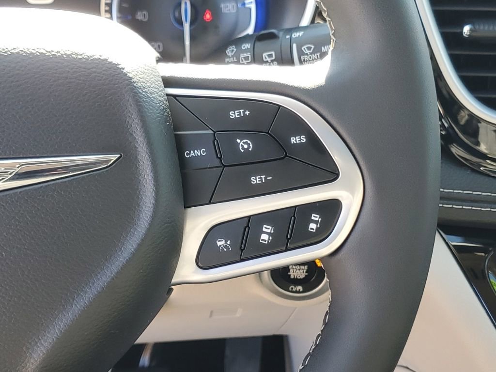 Used 2022 Chrysler Pacifica Limited image 17