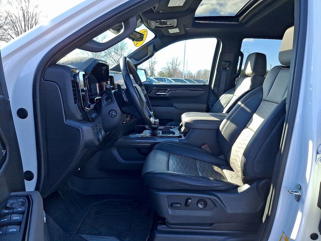 Used 2023 Chevrolet Silverado 1500 ZR2 w/ Technology Package image 13