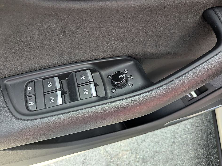 Used 2021 Audi SQ8 Premium Plus w/ SQ8 Black Optic Package image 16