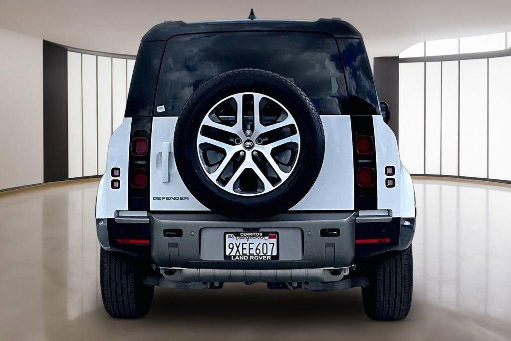 Used 2025 Land Rover Defender 90 X-Dynamic SE image 5