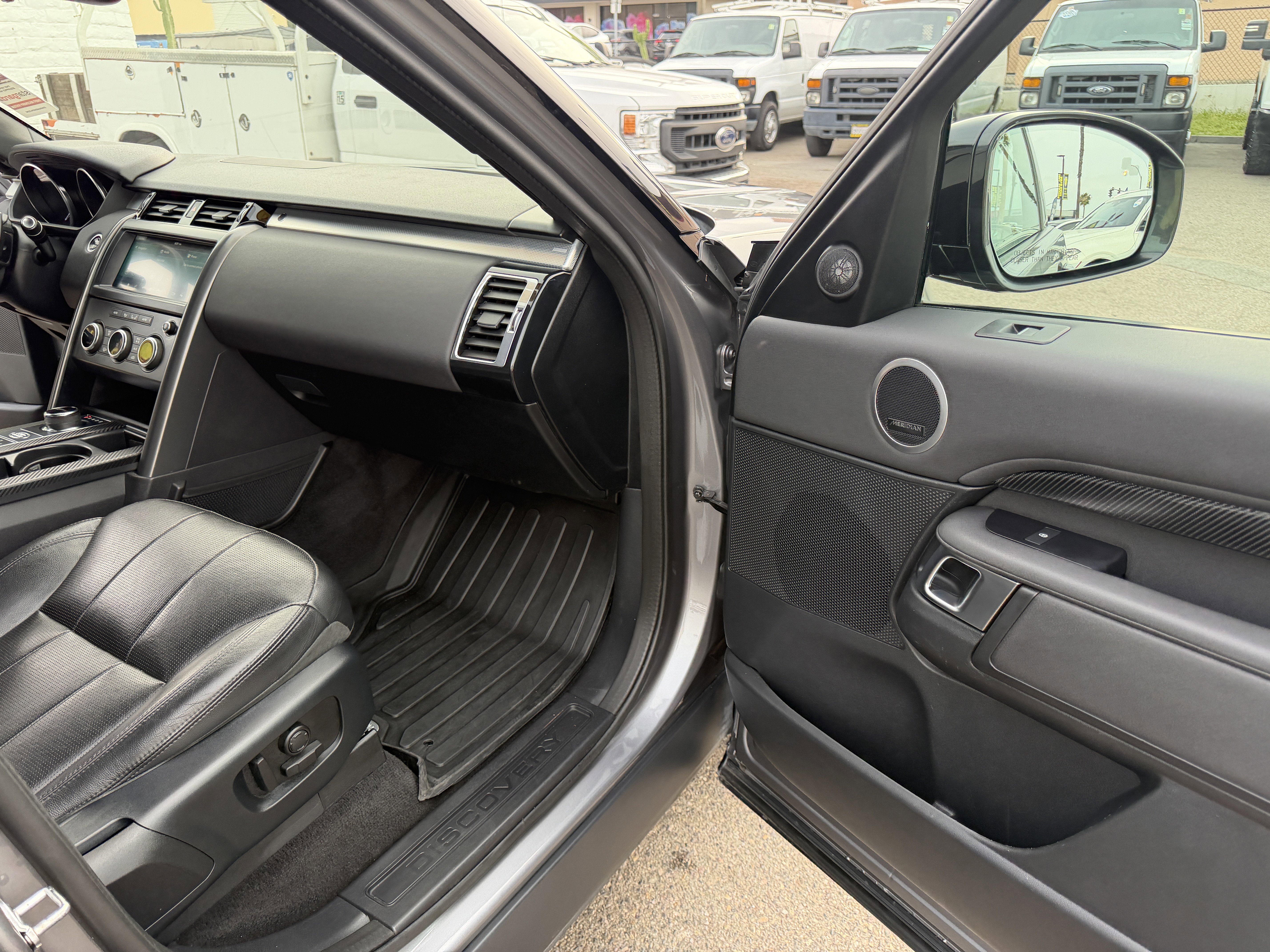 Used 2020 Land Rover Discovery Landmark AWD/4WD image 15